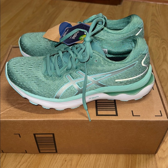 Asics size 7.5 NEW Women's sage blue Aqua Athletic Shoes gel nimbus 24 - Picture 4 of 11